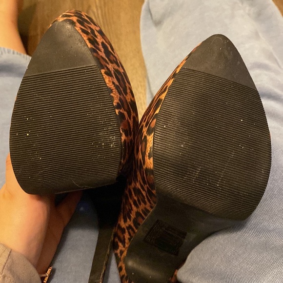 Leopard platform pumps NWOT - Picture 2 of 3